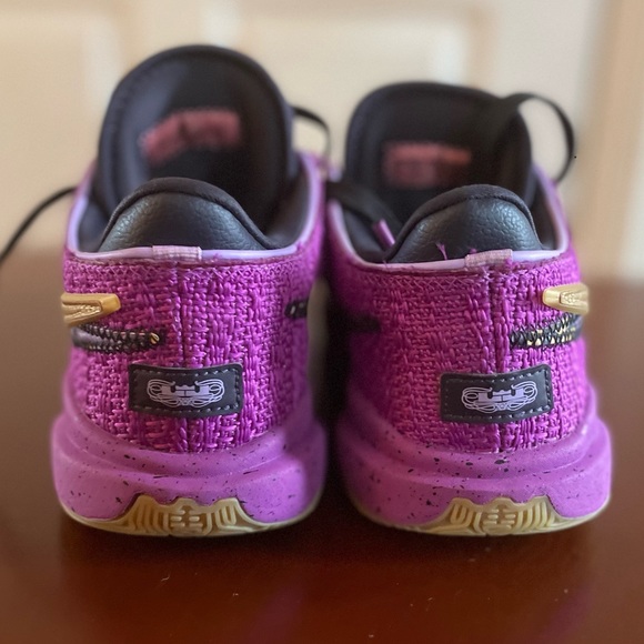 **LIKE NEW** Youth 6Y Lebron XX “Young Heirs” shoes - Picture 11 of 13